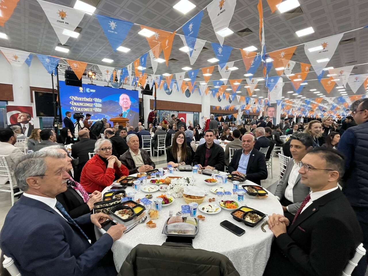 AK Parti Muğla’nın “Gönül Sofrası” İftarına Yoğun Katılım 1